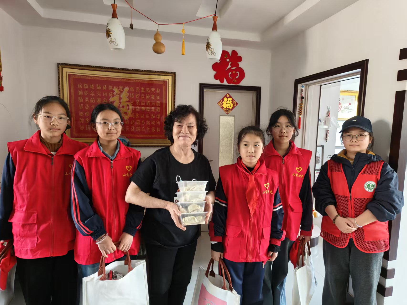 西城街道锦绣社区“绿色环保践初心，温情饺子暖人心”活动照片2.jpg