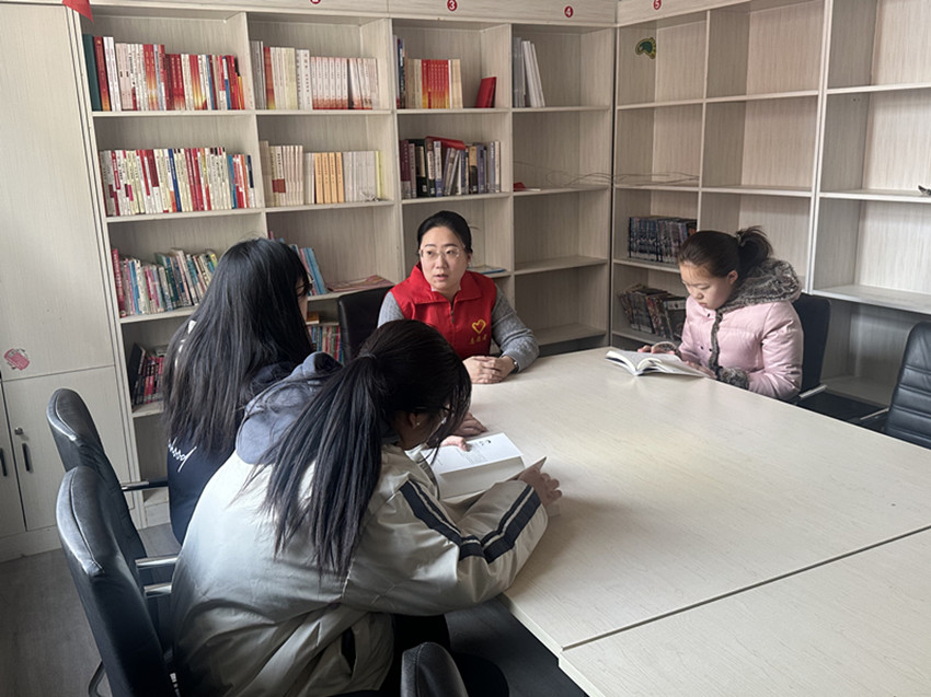 西城街道紫辰社区关工委：“书香润邻里·悦读伴成长”活动照片2_副本.jpg