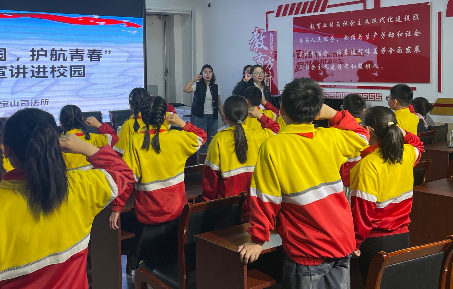 建昌营小学关工委开展普法宣讲活动照片6_副本.jpg