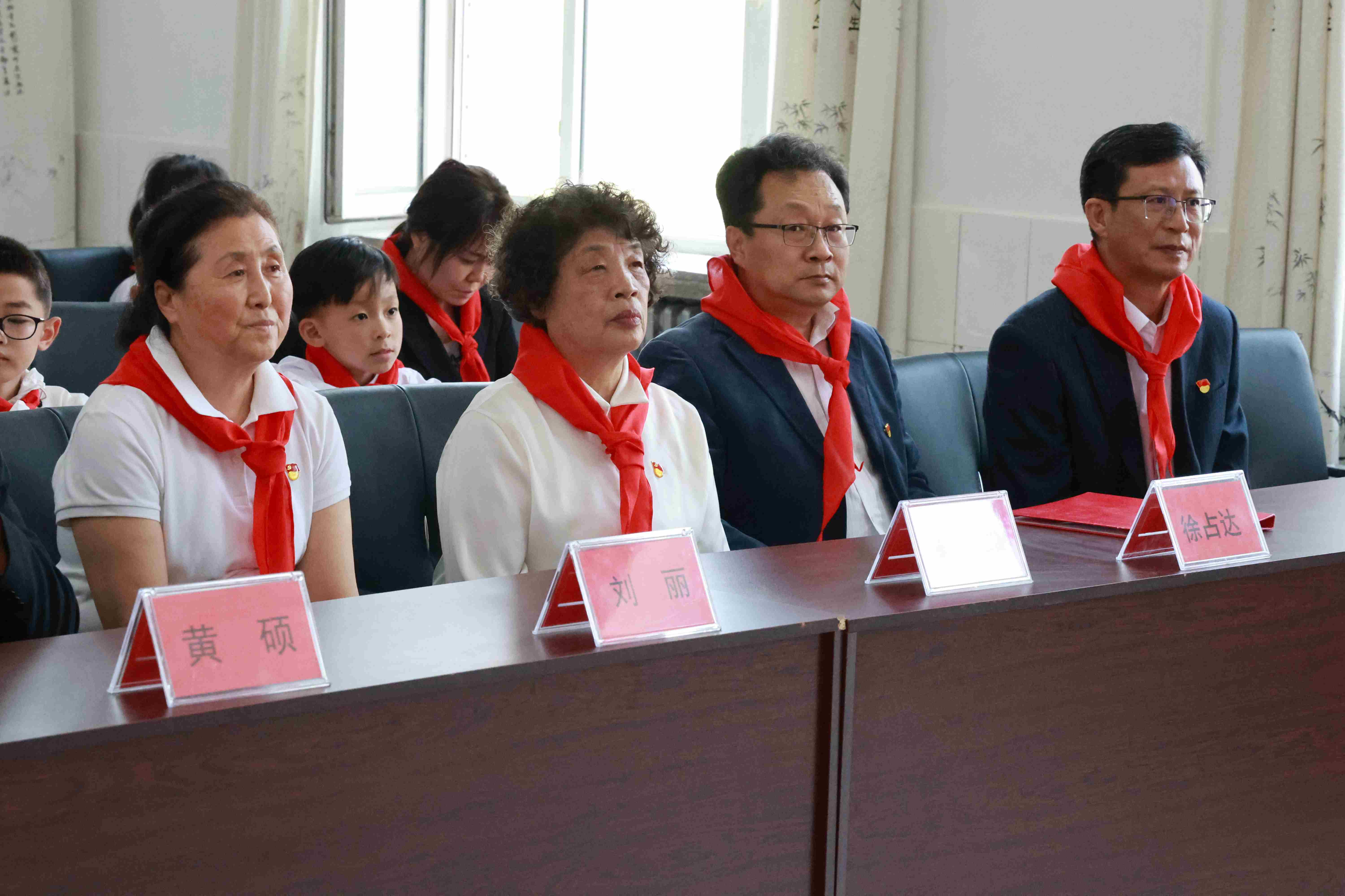 “五老”进校园 薪火润童心1.JPG