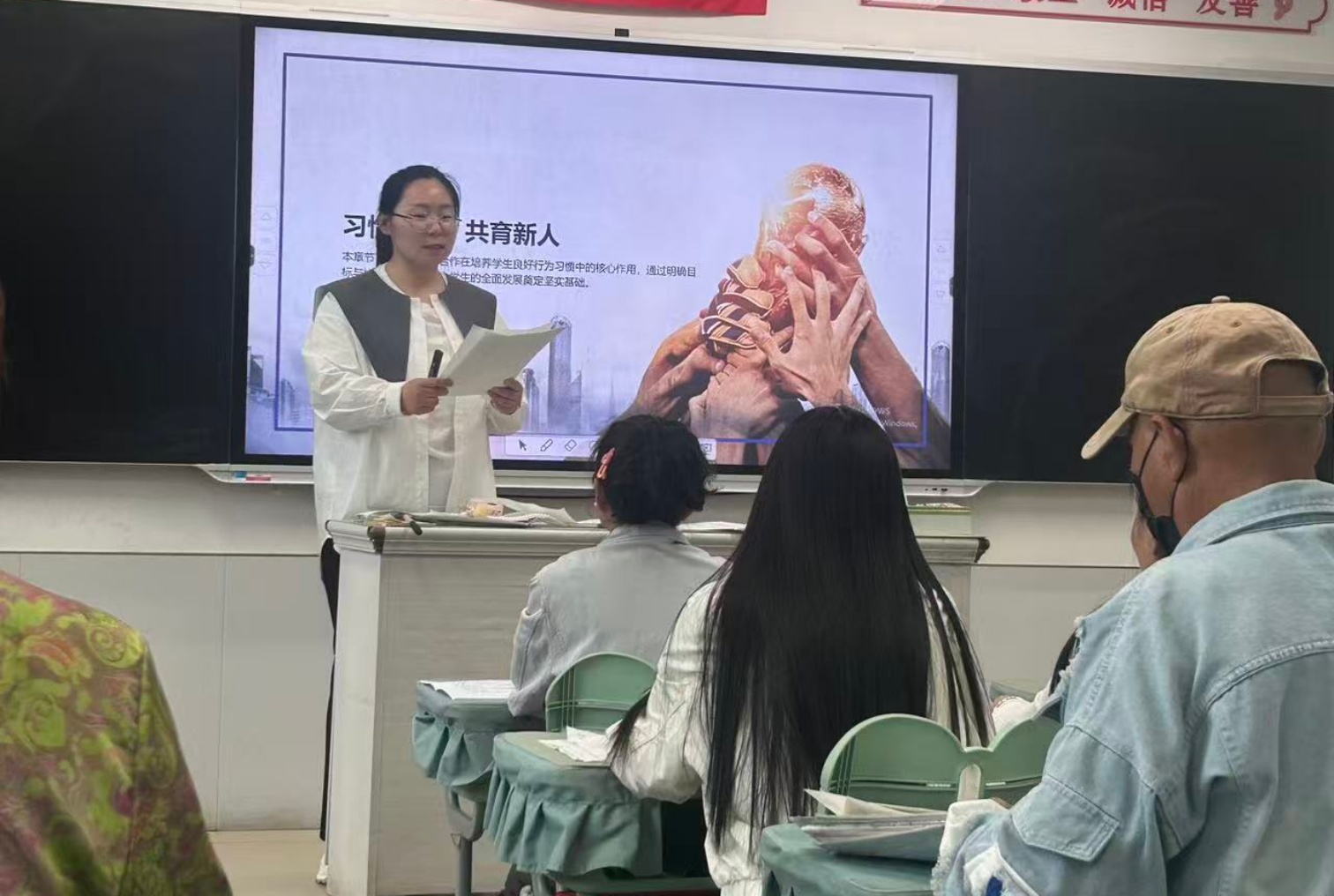 星光小学召开“家校携手促成长，凝心聚力育新人”全校家长会议照片3_副本.jpg