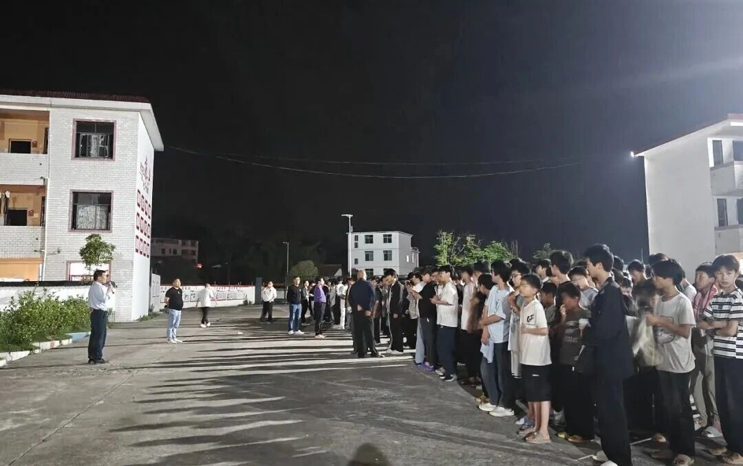 葛坳初中.jpg