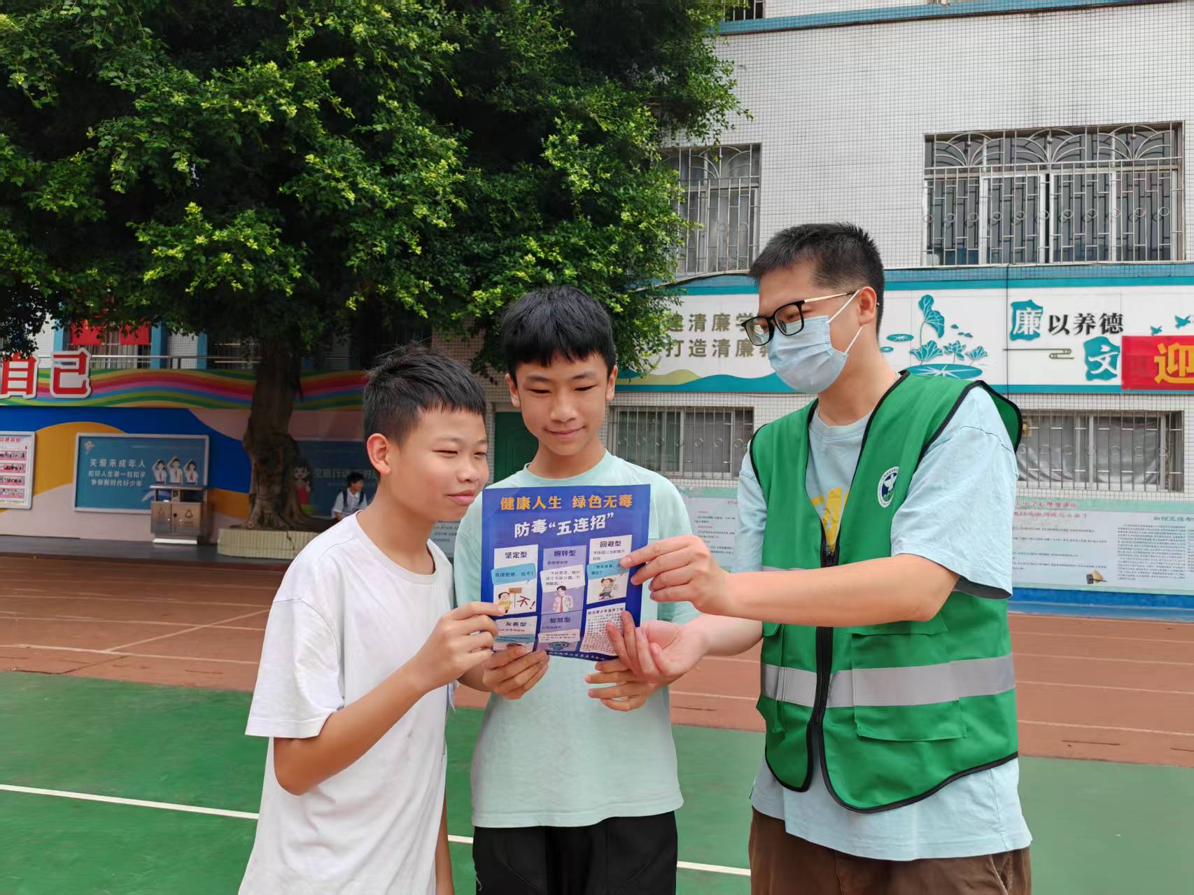 5.22日 广西壮族自治区柳州市鱼峰区晶远社区：健康人生，绿色无毒.jpg