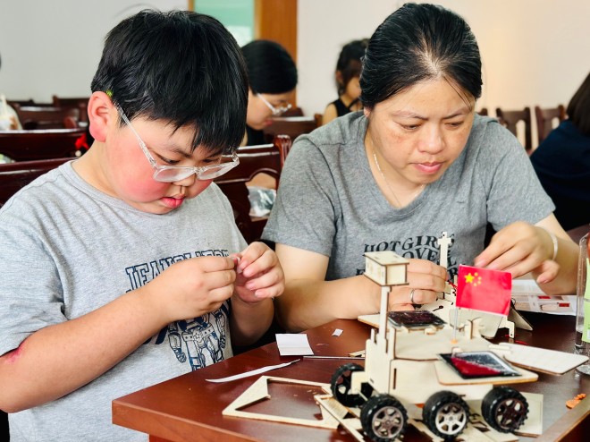 江陵街道叶泽湖村：学法明事理 巧手探科学3.jpg