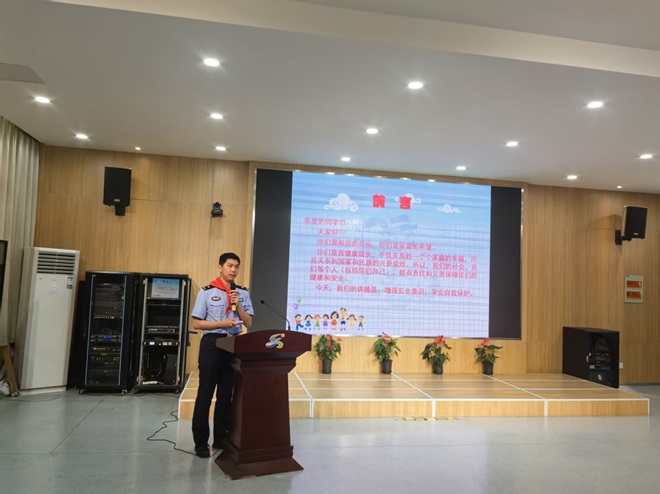 吴江区关工委举办安全教育进校园活动启动仪式-上课.jpg