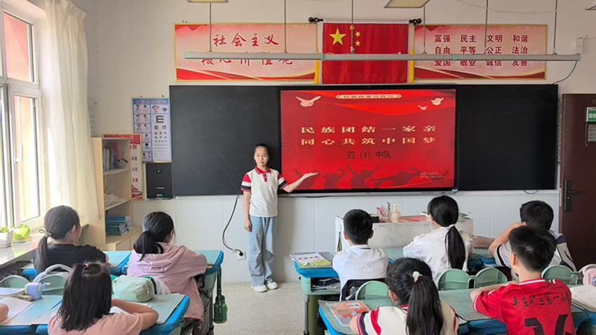 平矿一小开展“铸牢团结同心，法治护航成长”五月宣传月活动照片2_副本.jpg