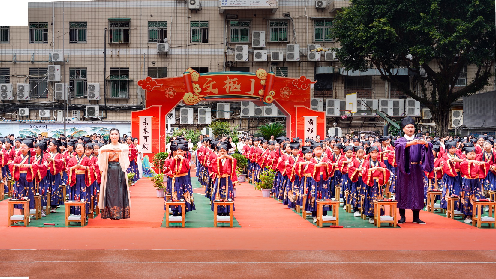 1780302362539208.jpg 学生行礼图.jpg