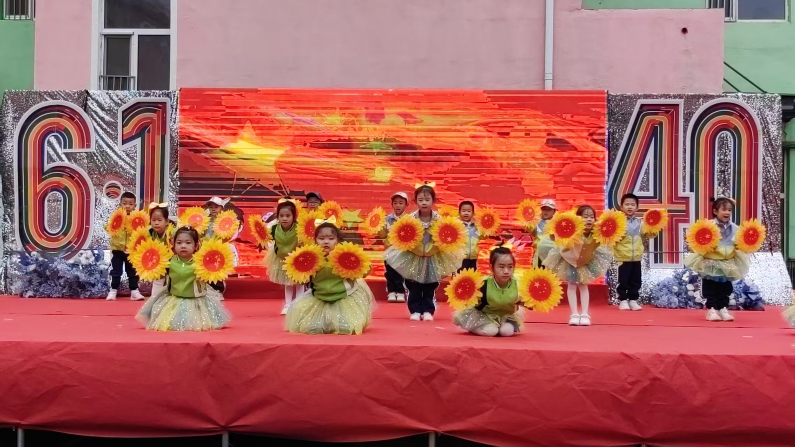 四秩芳华  “童”启新程——拜泉县教育幼儿园关工领导小组举行建园40周年园庆盛典暨“六一”艺体节活动2.jpg