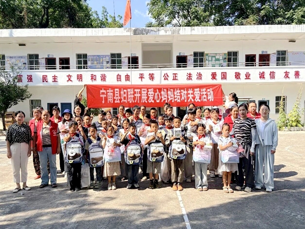 关爱活动现场.jpg