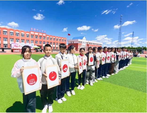 炫彩青春 艺韵飞扬——拜泉县建国中心学校关工领导小组举办第六届校园艺术节暨春季运动会8.jpg