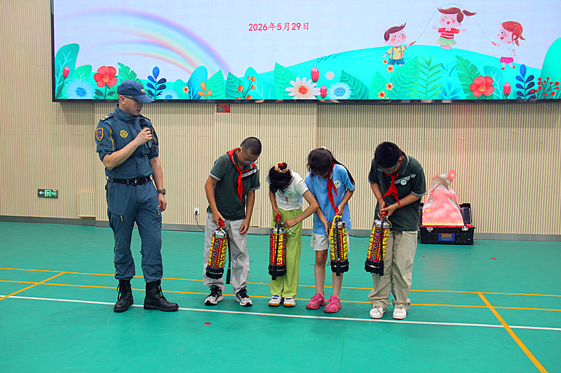江苏省南京市玄武区关工委“十防”安全教育走进南京市启迪小学校园(5).jpg