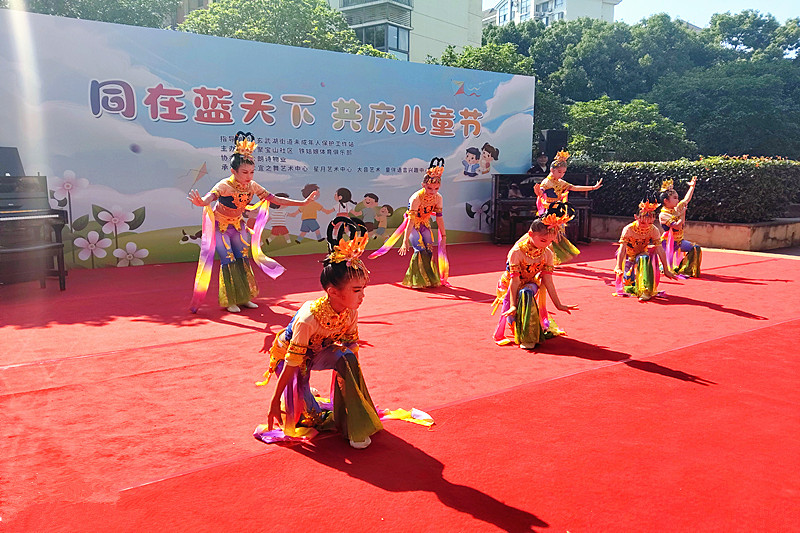 玄武湖街道聚宝山社区“六一”童趣活动精彩上演(1).jpg
