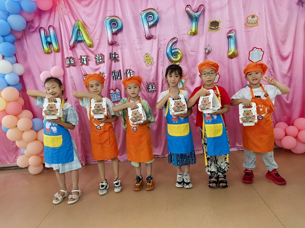 6月1日，广西壮族自治柳州市鱼峰区红锋社区关工小组开展主题六一烘焙活动（3）1.jpg