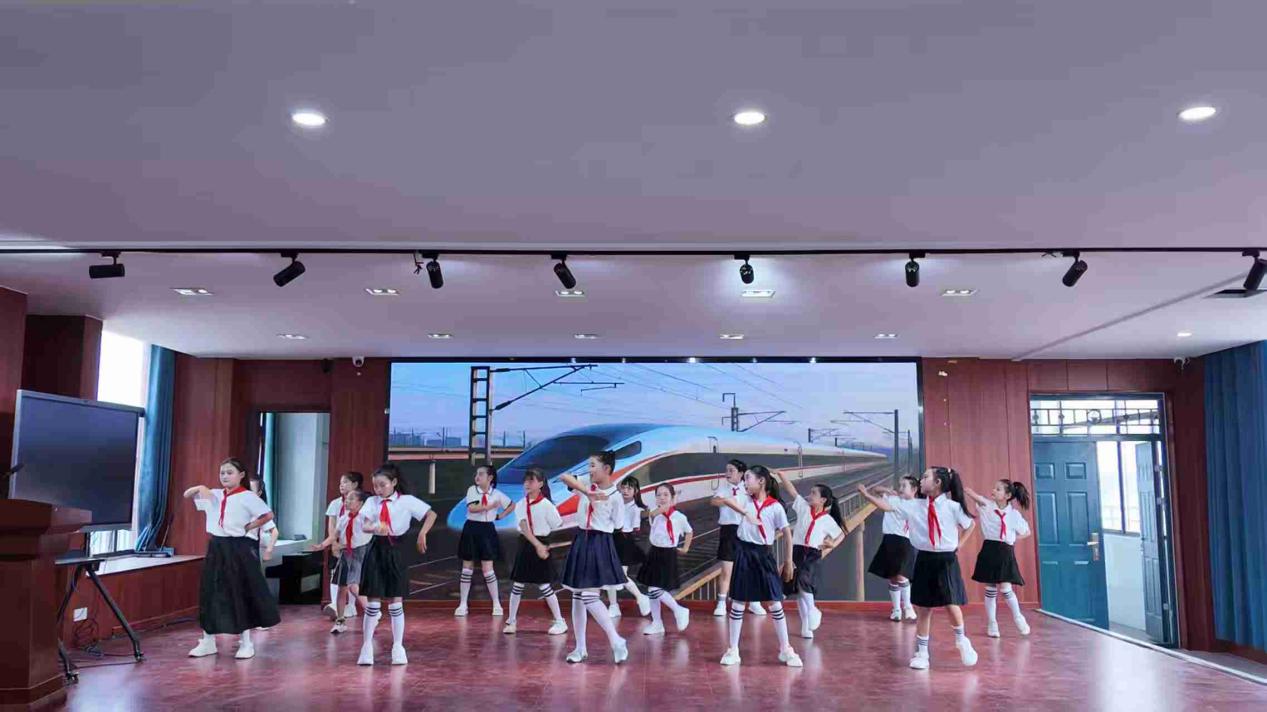 屏校演1.jpg