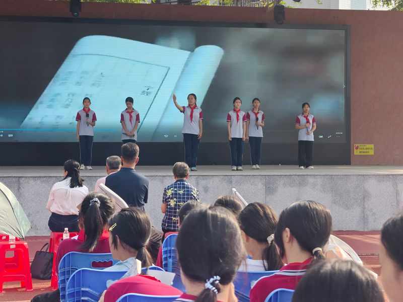 夏郢初级中学学生代表诗朗诵《你是人间四月天》_副本.jpg