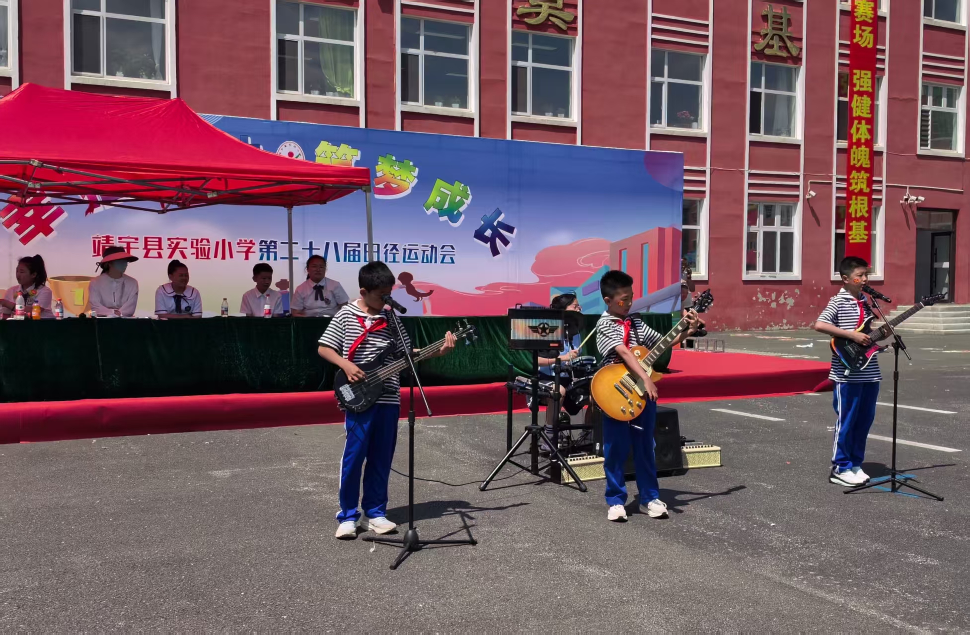 b829856806755ac9c6358af8d014bc45.jpg
