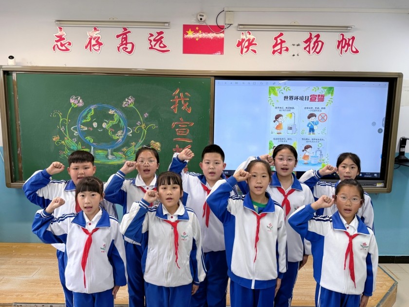 黑龙江省齐齐哈尔市拜泉县实验小学关工领导小组组织开展世界环境日主题宣誓活动3.jpg