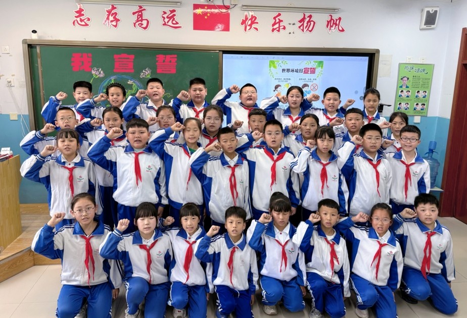 黑龙江省齐齐哈尔市拜泉县实验小学关工领导小组组织开展世界环境日主题宣誓活动2.jpg