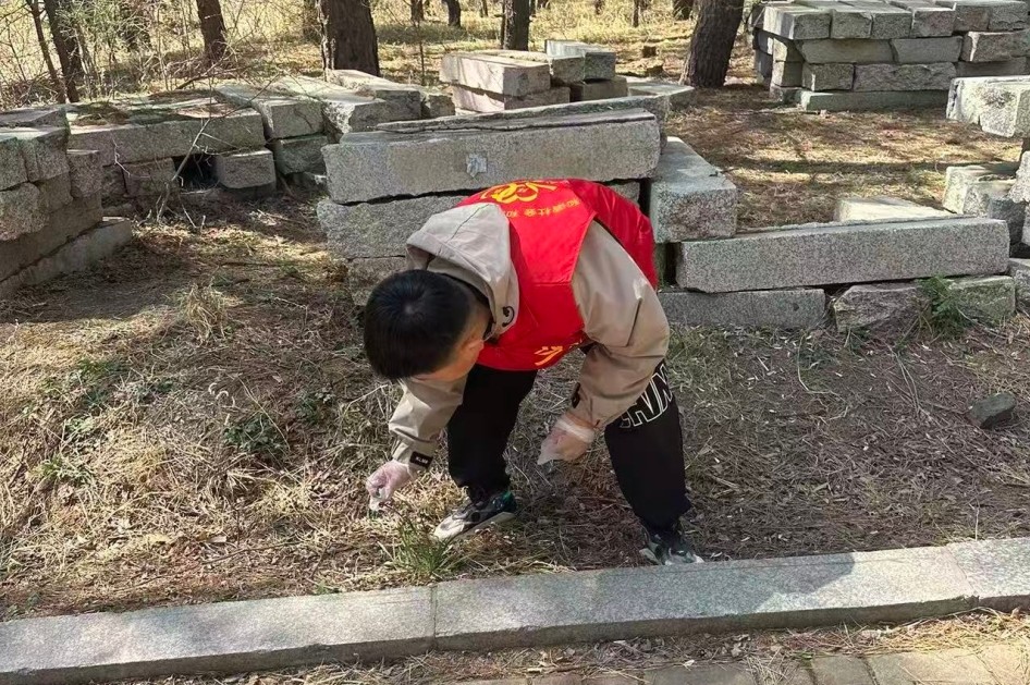 黑龙江省齐齐哈尔市拜泉县实验小学关工领导小组组织开展世界环境日主题宣誓活动5.jpg