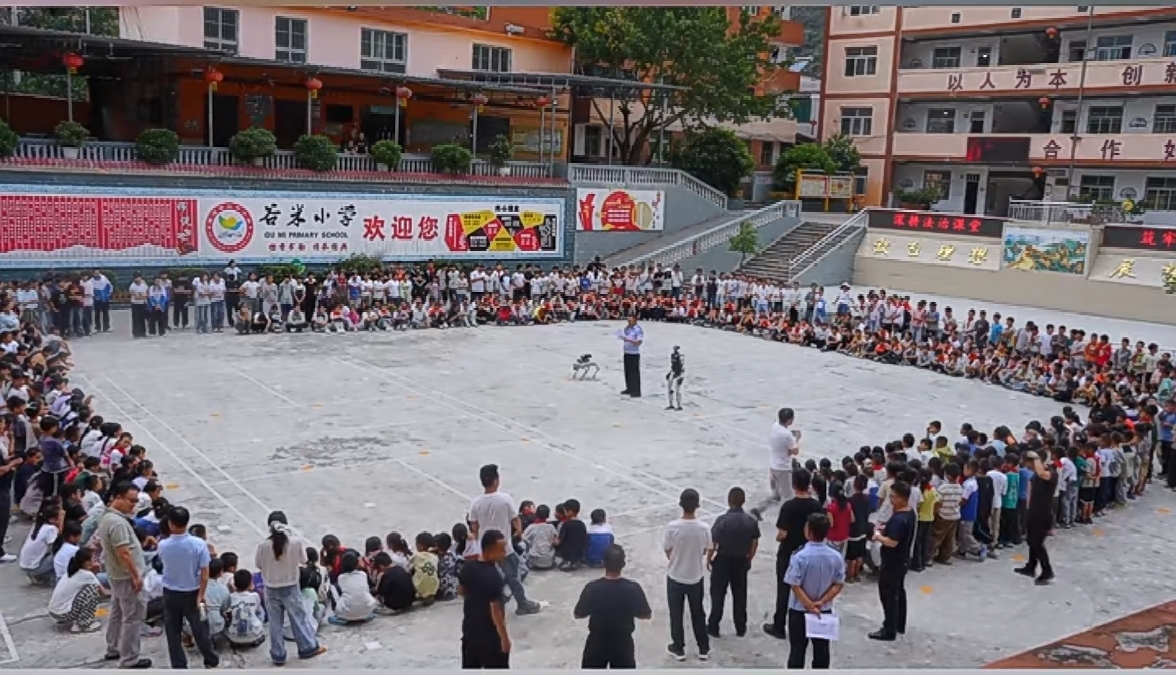 6月2日，雷波公安“法治副校长”走进雷波县谷米小学2.jpg