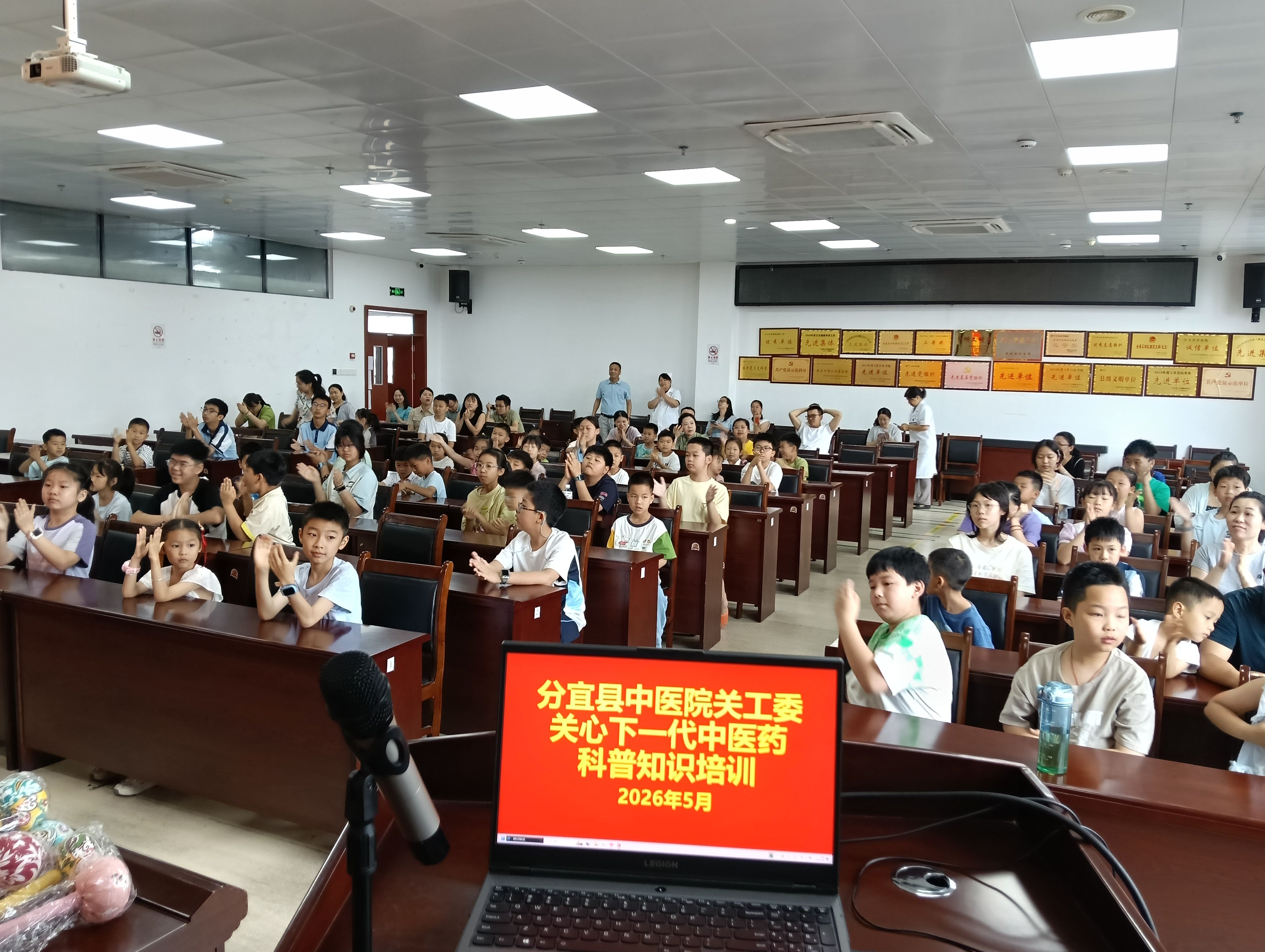1780619503800442.jpg 2基层动态照片_爱奇艺.jpg