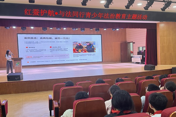 1780639049732123.jpg 【震泽镇】红蚕护航·与法同行 法治讲座进校园.jpg