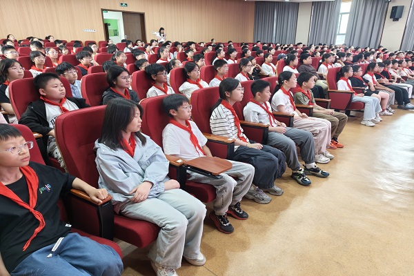 1780639059831723.jpg 【震泽镇】红蚕护航·与法同行 法治讲座进校园2.jpg