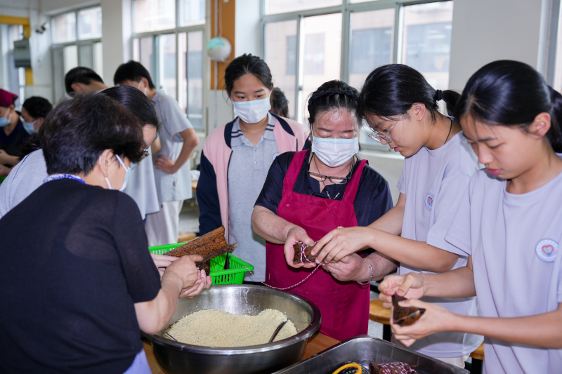 仁爱中学关工委开展“怀仁承古韵，粽香迎端阳”端午主题活动.png