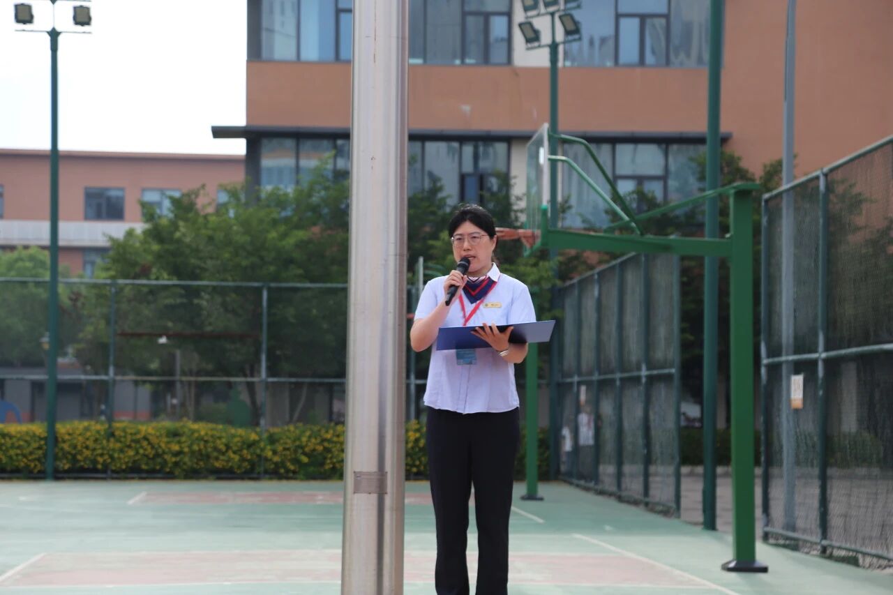 1.一份庄严承诺：国旗下播种希望.jpg