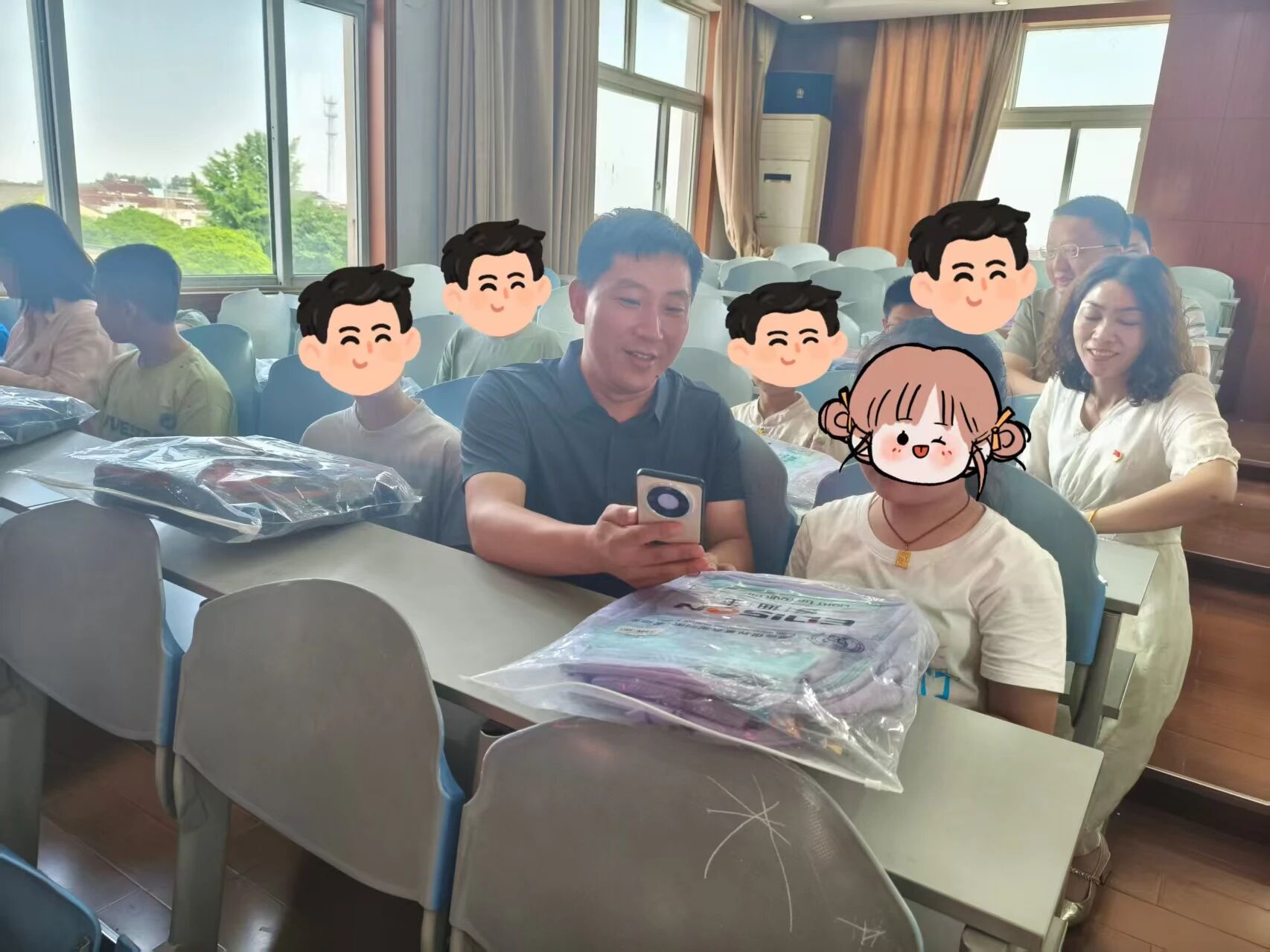 2-1一次亲情连线：跨越时空的拥抱.jpg
