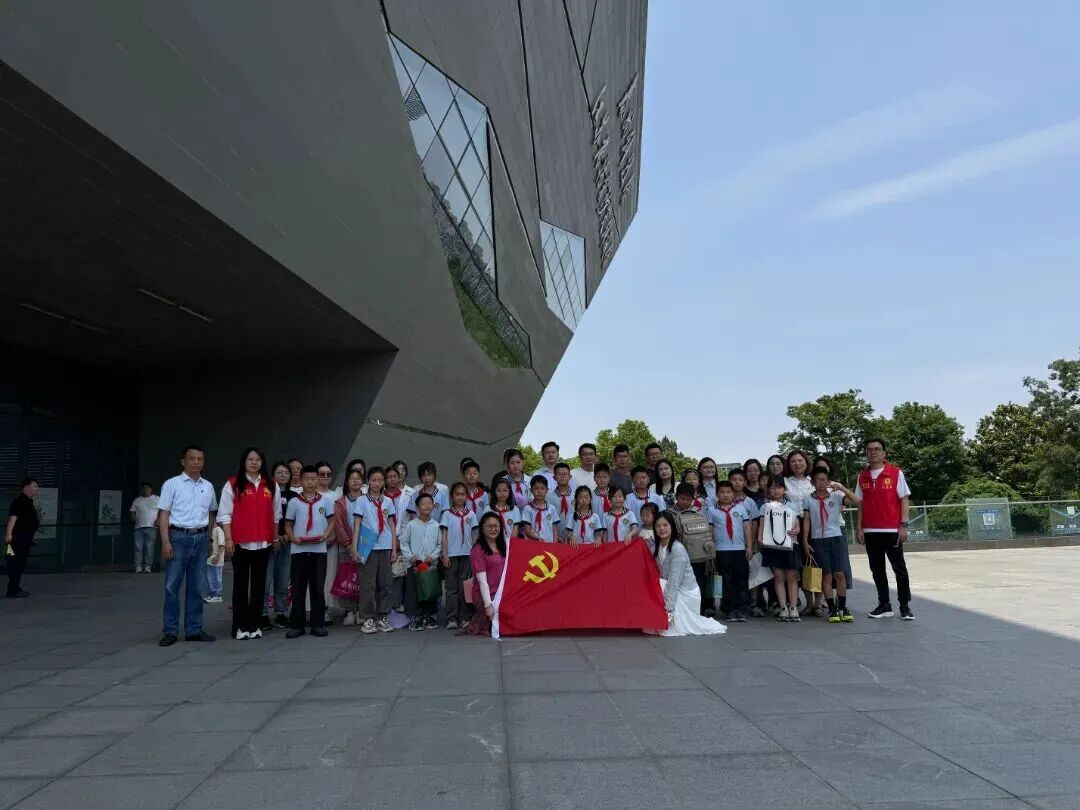6-1一次研学实践：行走的“科学课堂”.jpg