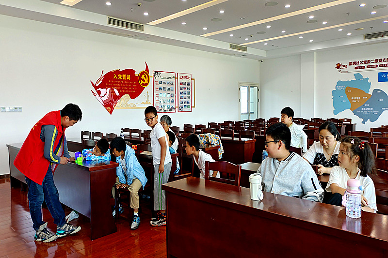 江苏省南京市江宁区谷里街道箭塘社区开展“逐光而行——探秘光的奇妙世界”青少年科普学堂活动(3).jpg