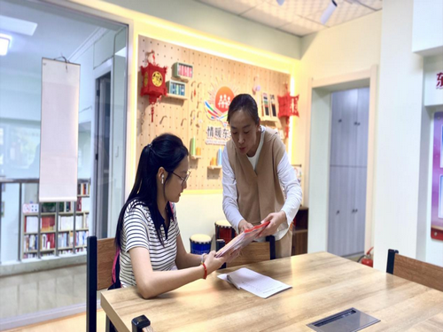 东华苑社区开展暖心助考活动2_副本.png