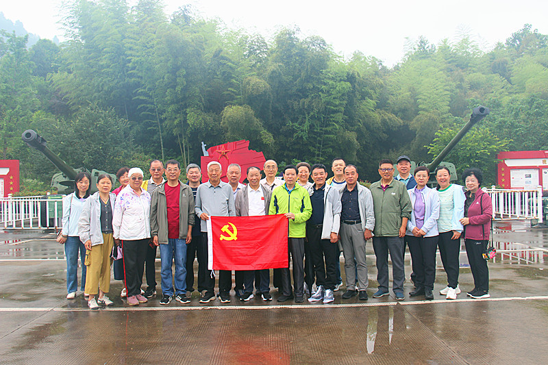 玄武区老年体协组织开展国防教育参观活动(1).jpg