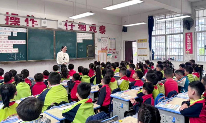 幼儿园进实小.jpg