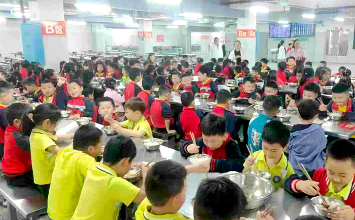 幼儿园进实小1.jpg