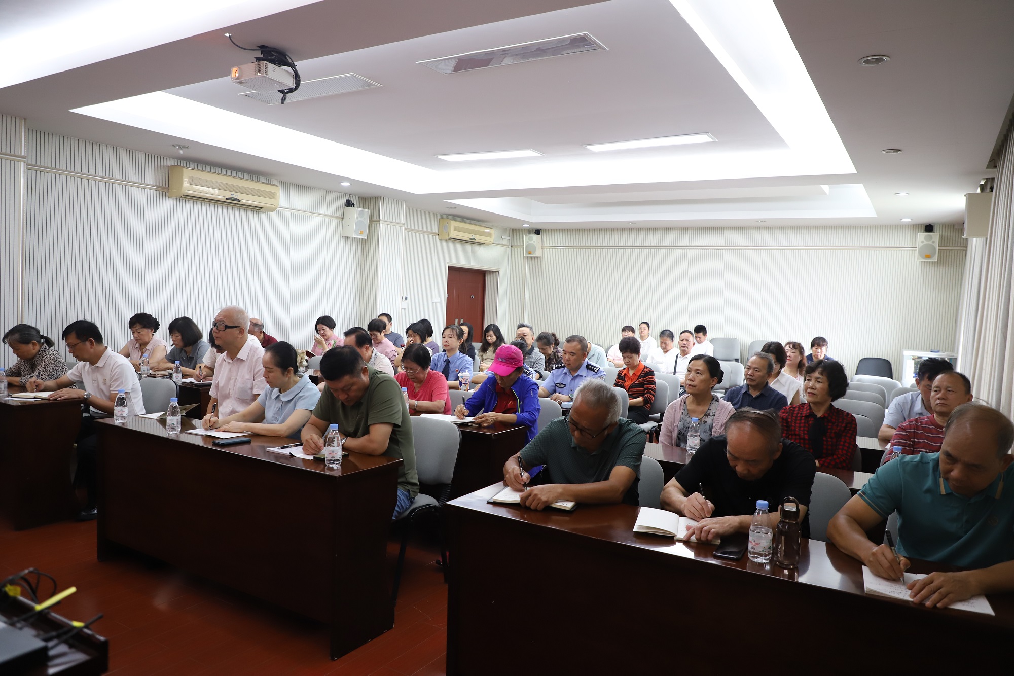 参会人员 2.jpg