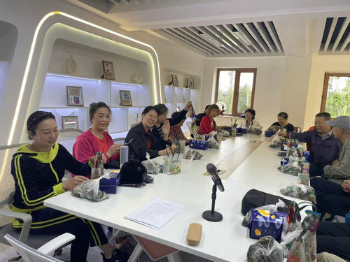 区关工委联合老干部局开展七一端午活动2_副本.jpg